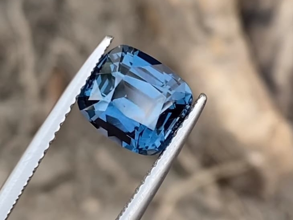 foto blauwe spinel